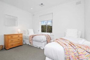 3 Schlafzimmer, Bügeleisen/Bügelbrett, Bettwäsche