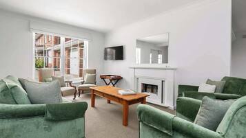 TV, fireplace