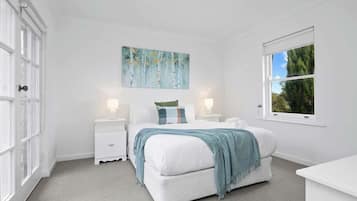 3 bedrooms, iron/ironing board, bed sheets