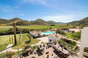 Habitación superior, vistas a la colina | Caja fuerte y wifi gratis