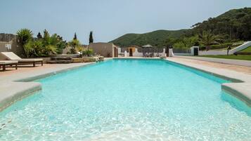 10 outdoor pools, pool umbrellas, pool loungers