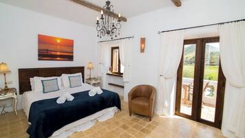 Quarto casal ou duplo superluxo, vista para a piscina | Cofres nos quartos, Wi-Fi de cortesia