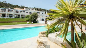 10 outdoor pools, pool umbrellas, pool loungers