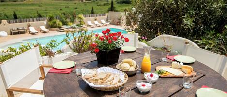 Tägliches inbegriffenes kontinentales Frühstück