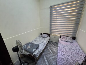 Economy Twin Room | Iron/ironing board, free WiFi, bed sheets - Gulf Hostel (Baku)