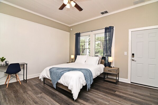 Iron/ironing board, WiFi, bed sheets