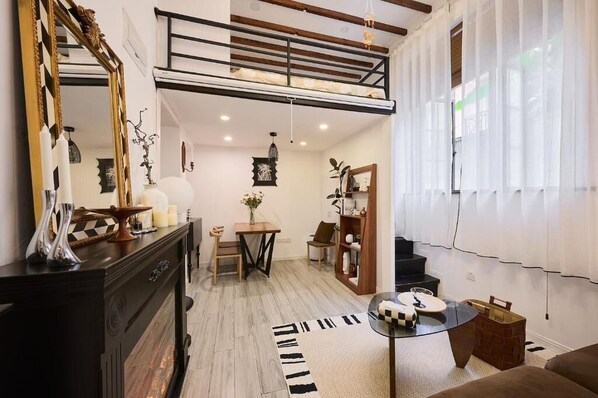 TV - Shanghai Hills & Well-time MCM loft (Shanghai)