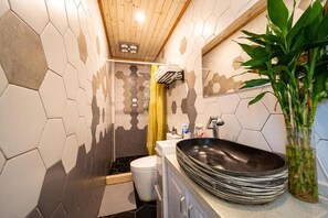 Bathroom - Shanghai Hills & Well-time MCM loft (Shanghai)