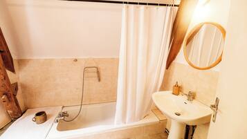 Baignoire, papier toilette