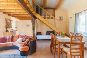 Interior - Villa 'Le Verger Du Midi' with Shared Pool, Private Terrace and Wi-Fi (Cadenet)