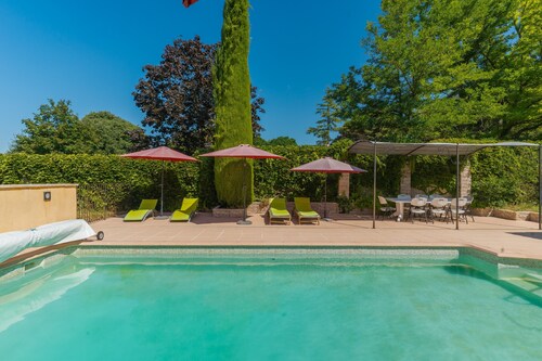 Villa 'Le Verger Du Midi' with pool, private terrace, and Wi-Fi
