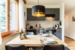 Comfort Apartment, Mountain View | Soundproofing, free WiFi - Mountain Home by Inspiringplaces Zermatt (Zermatt)