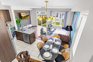 3 chambres, fer et planche à repasser, Wi-Fi, draps fournis