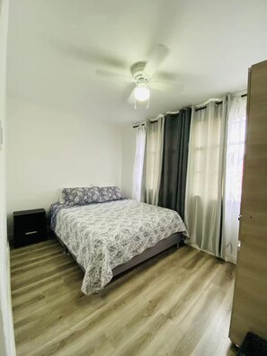 2 chambres, fer et planche à repasser, Wi-Fi, draps fournis