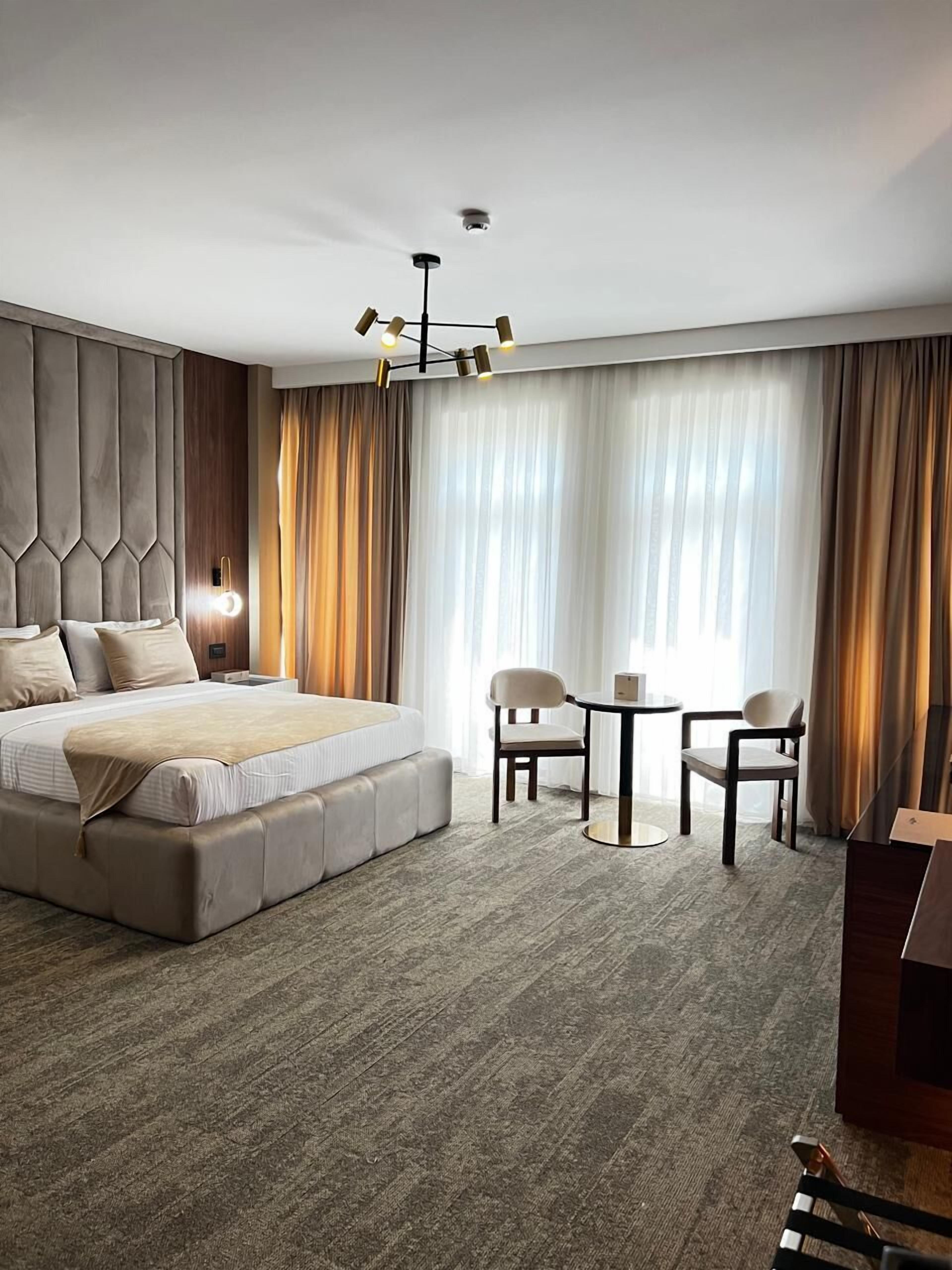 Een kluis op de kamer, verduisterende gordijnen, geluiddichte muren