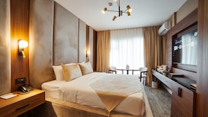 Habitación doble clásica, 1 cama Queen size | Ropa de cama de alta calidad, camas Select Comfort y minibar