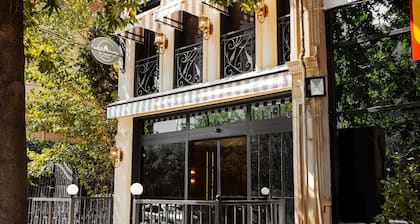 White Breeze Hotel