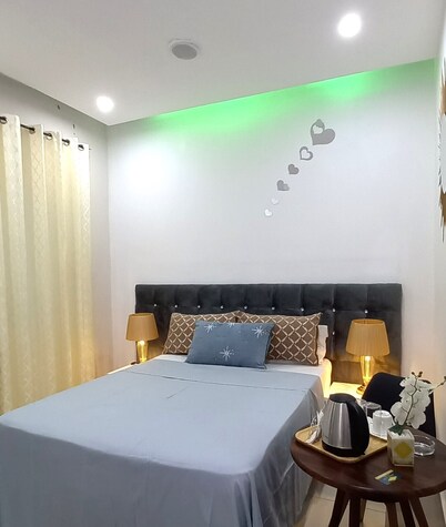 4040 Accomodation