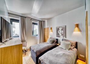 4 soverom, strykejern/-brett, internettilgang og sengetøy