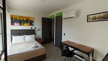 Suite | In-room safe, blackout drapes, iron/ironing board, free WiFi