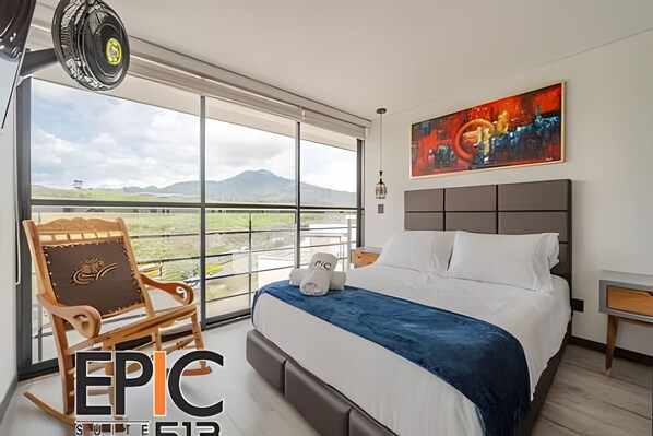 Deluxe Suite | In-room safe, blackout drapes, iron/ironing board, free WiFi