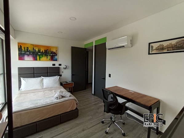 Caja de seguridad en la habitación y cortinas blackout