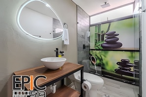 Suite | Bathroom