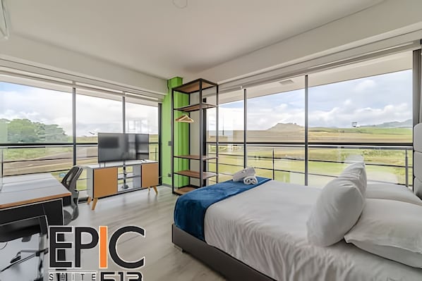 Suite | In-room safe, blackout curtains, iron/ironing board, free WiFi