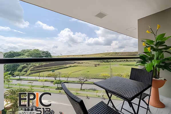Premium Suite | Outdoor dining - Epic Suite 513 Deluxe Aeropuerto (Pereira)