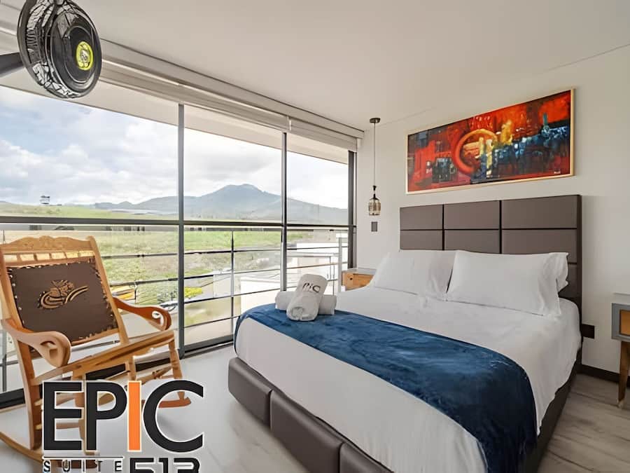 Svit Premium | Värdeförvaringsskåp på rummet och mörkläggningsgardiner