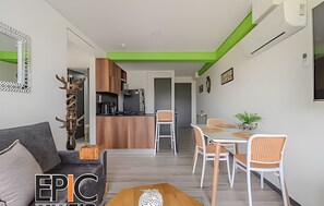 Premium Suite | Living area - Epic Suite 513 Deluxe Aeropuerto (Pereira)