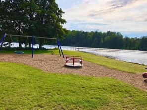 Children’s area - Swedish house in the forest - lake, peace, nature & family time (Blekinge län)