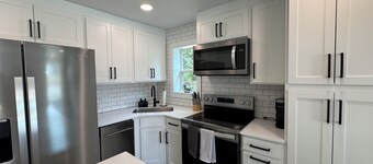 3-bedroom charming Georgetown house 5min walk to everything!!