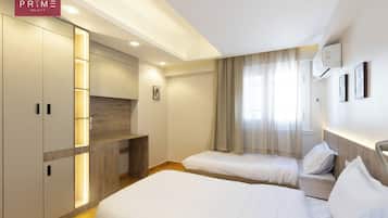 Superior Apartment, 3 Bedrooms, Sea View | Peti besi dalam bilik, seterika/papan seterika, Wi-fi percuma