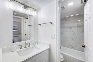 Shower, hair dryer, towels - Updated condo with pool view and steps to the beach (Captiva)