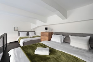 Appartement Classique, balcon, vue cour intérieure | Rideaux occultants, fer et planche à repasser, Wi-Fi gratuit