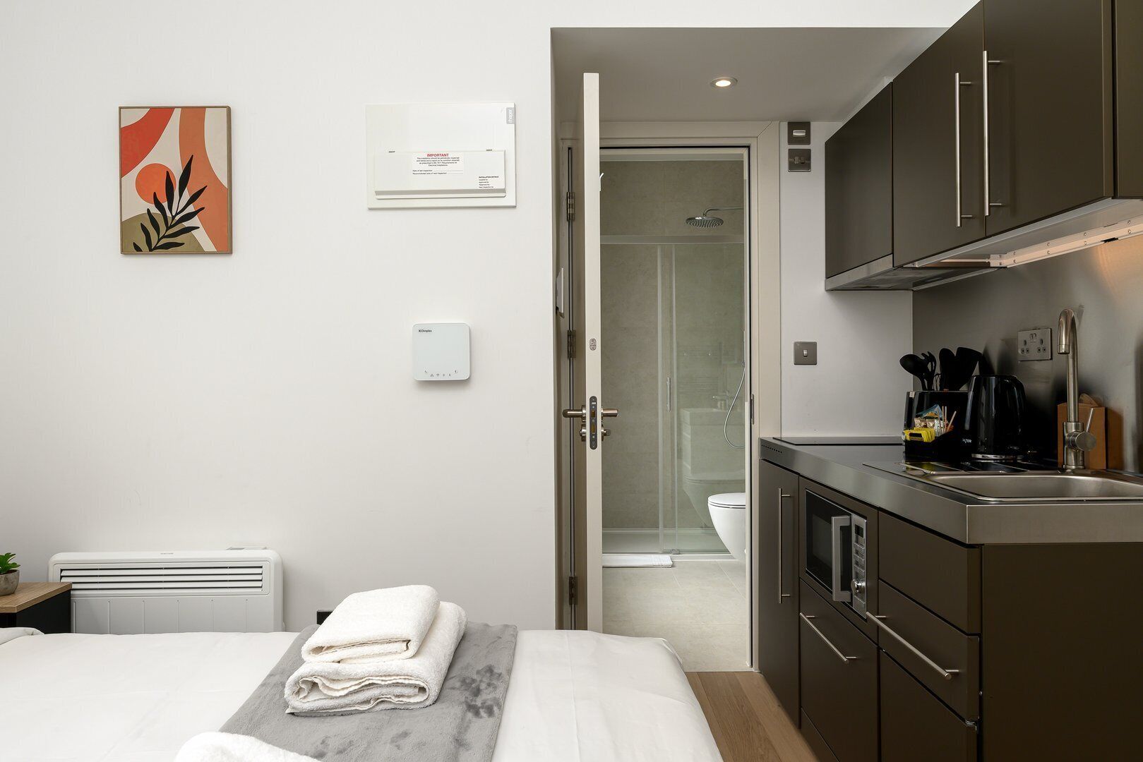 Bügeleisen/Bügelbrett, Internetzugang, Bettwäsche