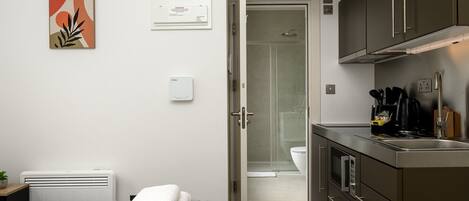 Bügeleisen/Bügelbrett, Internetzugang, Bettwäsche