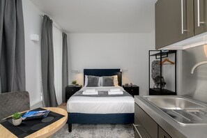 1 chambre, fer et planche à repasser, accès à Internet, literie fournie