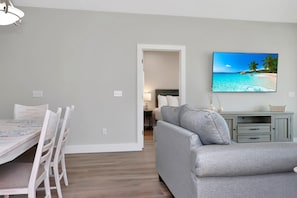 House, Multiple Beds (Georgia Blue) | Living area