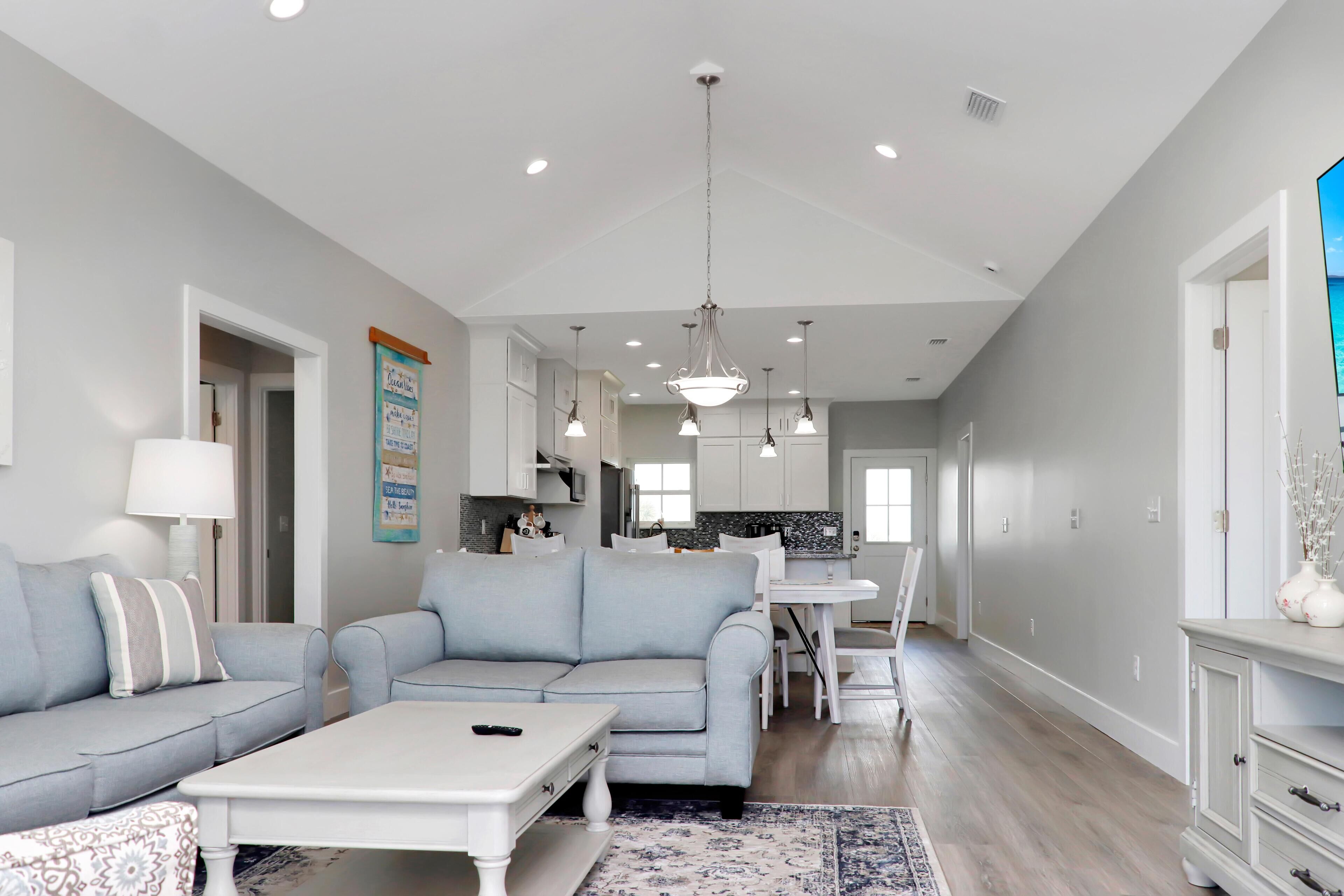 House, Multiple Beds (Georgia Blue) | Living area