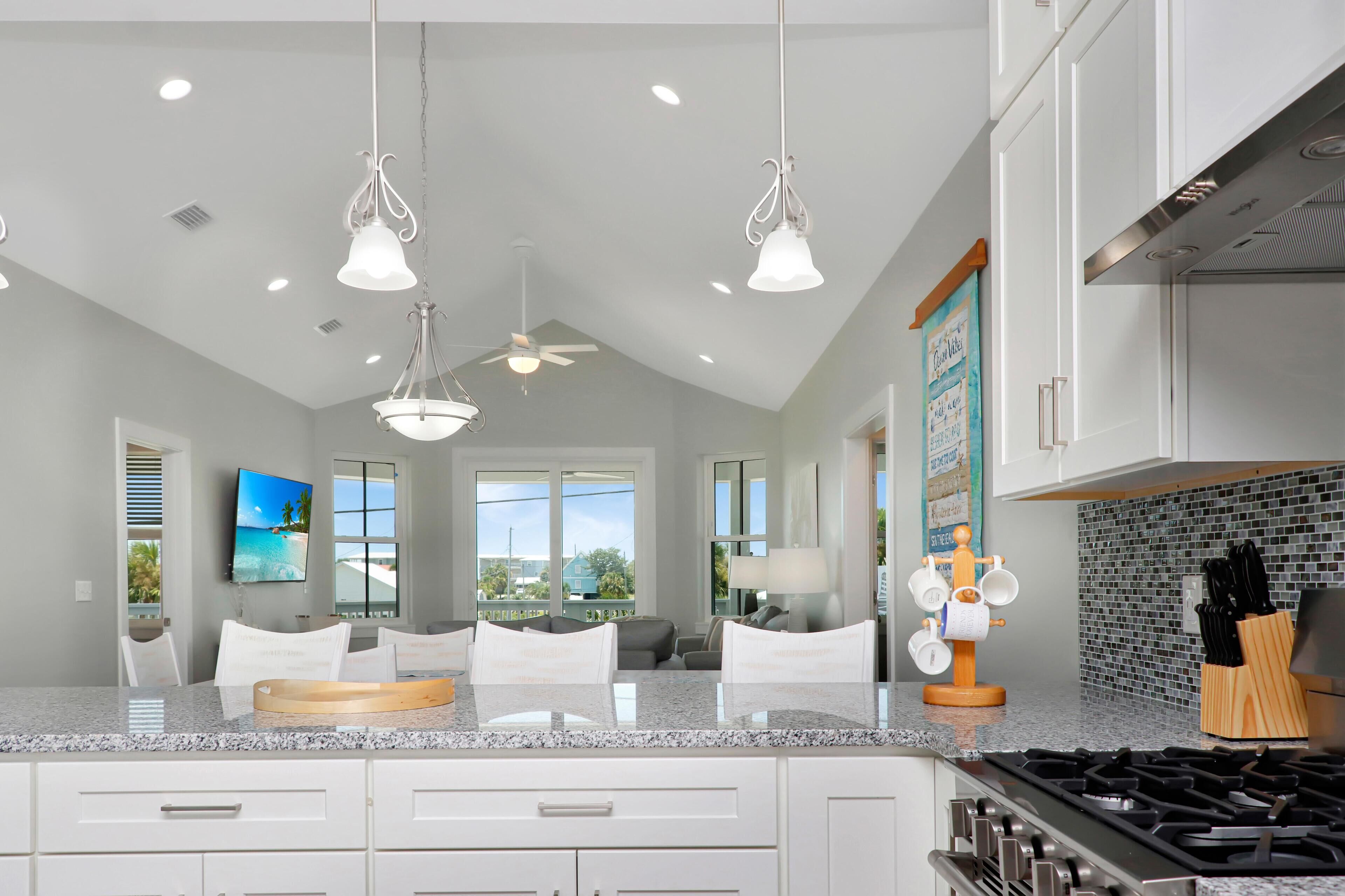 House, Multiple Beds (Georgia Blue) | Private kitchen