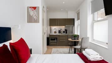 Iron/ironing board, Internet, bed sheets