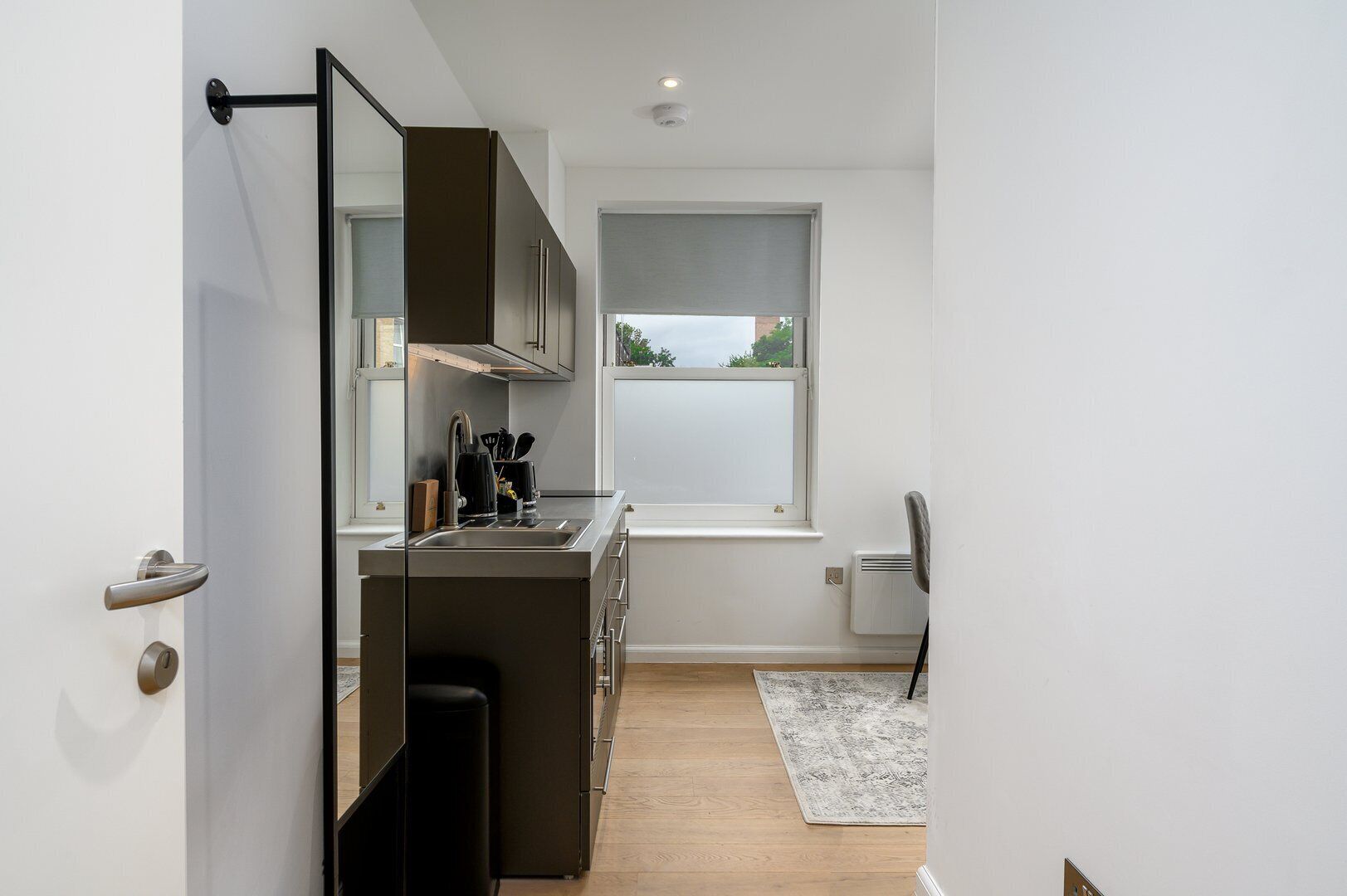 Coffee/tea maker, fridge, microwave, dishwasher