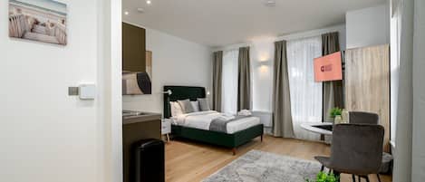 Iron/ironing board, Internet, bed sheets