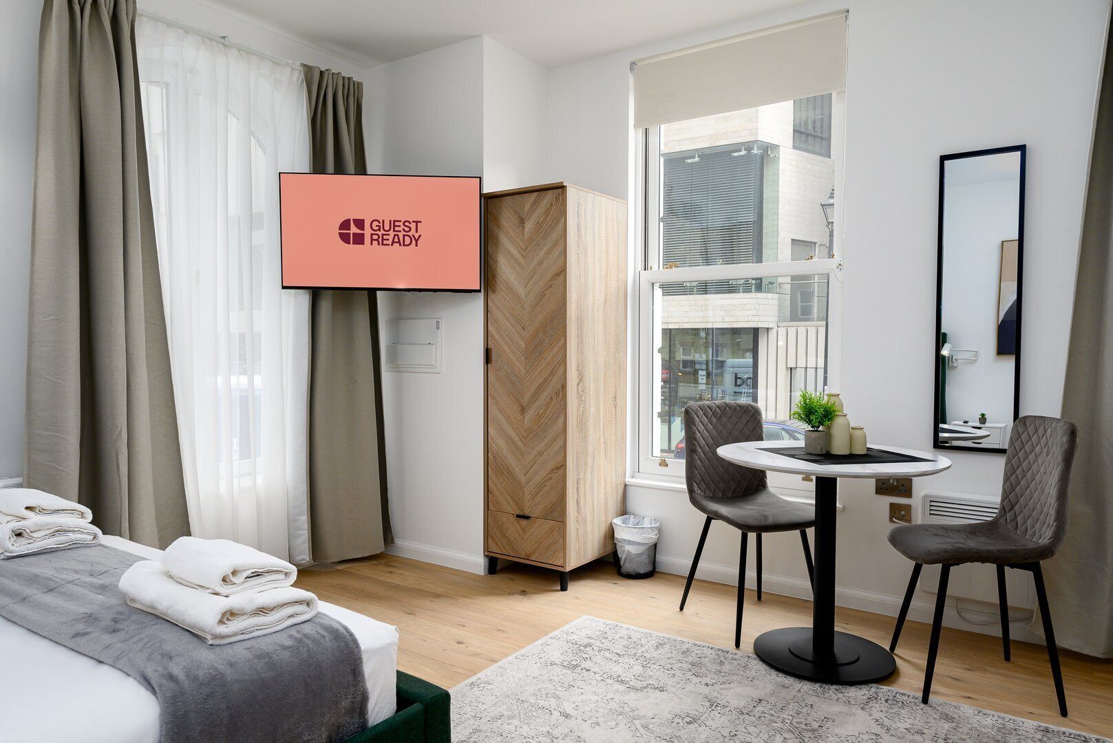 Iron/ironing board, internet, bed sheets