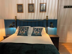 3 bedrooms, iron/ironing board, travel cot, WiFi