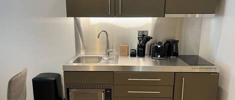 Fridge, microwave, dishwasher, coffee/tea maker
