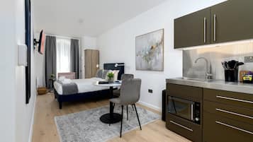 Iron/ironing board, internet, bed sheets