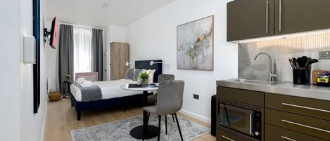 Strykjärn/strykbräda, internet och sängkläder